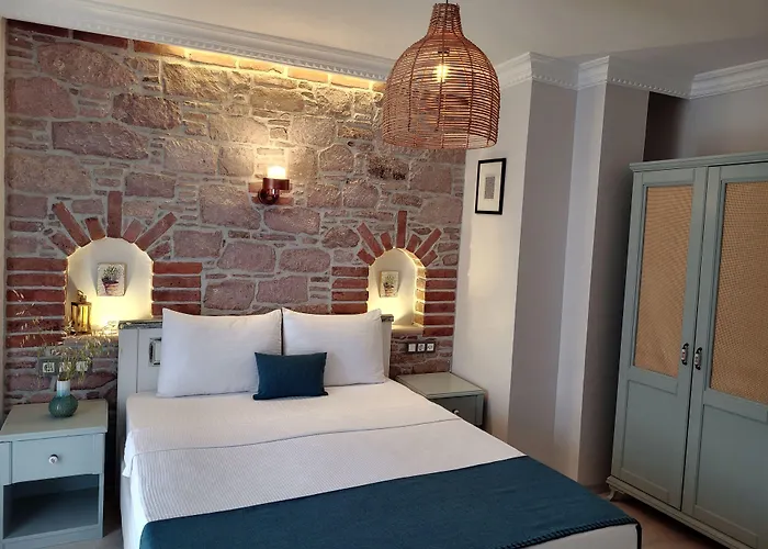 Готель Cunda Butik *